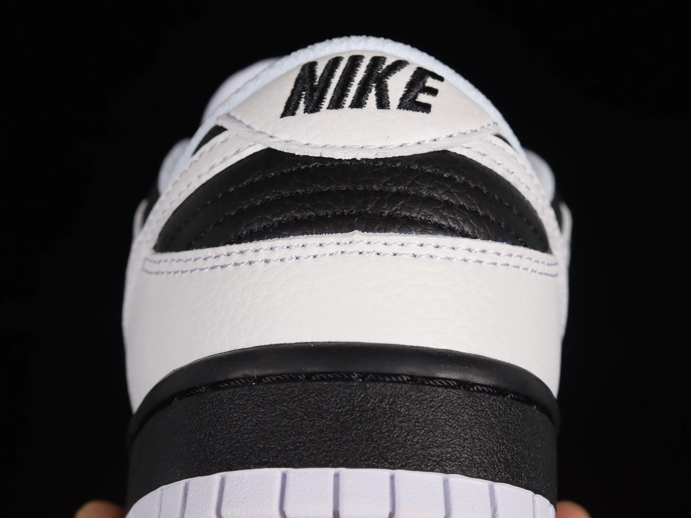 All Categories Nk SB Dunk Series Nk SB Dunk Low Low-top Sneakers F Version Nk Dunk Low "Reverse Panda" White and Black Reverse Panda SB Smashing Backboard Fashion Casual Sneakers FD9064-011